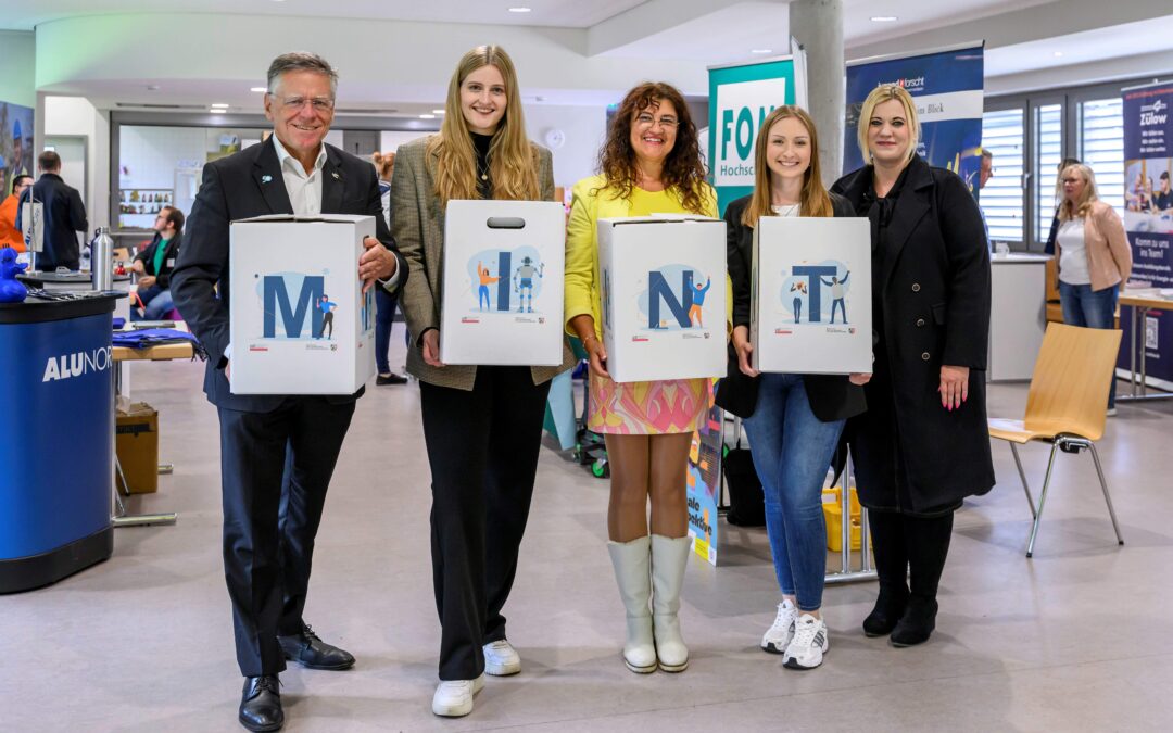 „MI(N)T-mach“-Berufsmesse an der Rita-Süssmuth-Realschule war ein Erfolg